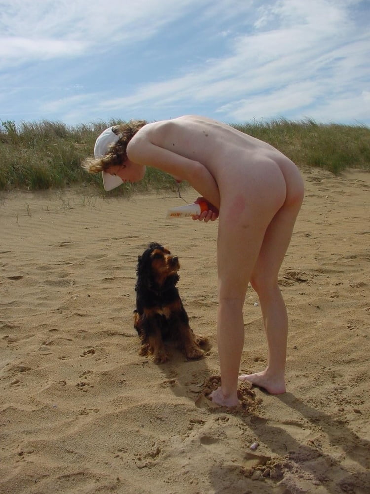 Felice coppia nudista nuda sulla spiaggia fkk
 #99951836