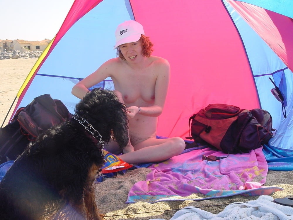 Felice coppia nudista nuda sulla spiaggia fkk
 #99951859