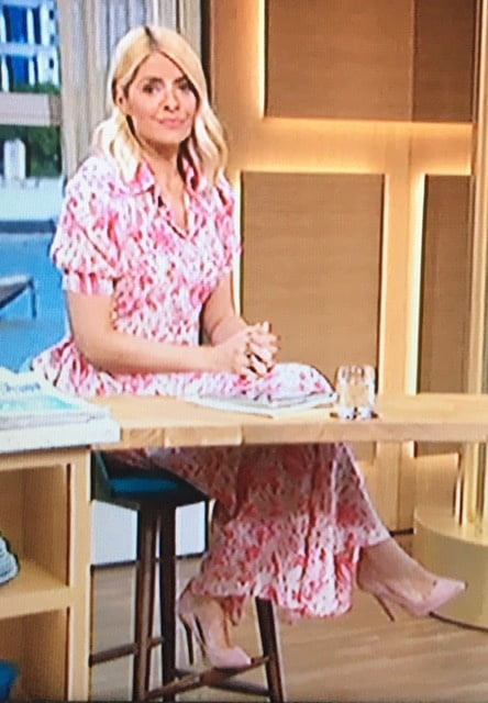 Piedi e tacco fetish- holly willoughby
 #90290229