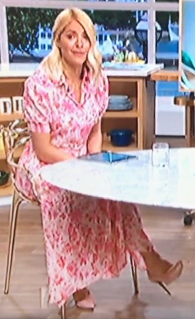 Pieds et talons fétiches- holly willoughby
 #90290232