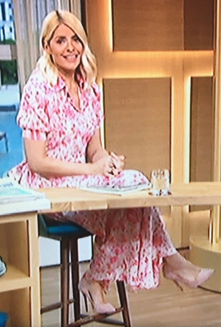 Pieds et talons fétiches- holly willoughby
 #90290238