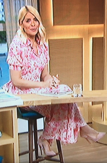 Pieds et talons fétiches- holly willoughby
 #90290241