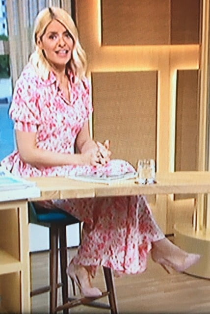 Pieds et talons fétiches- holly willoughby
 #90290244