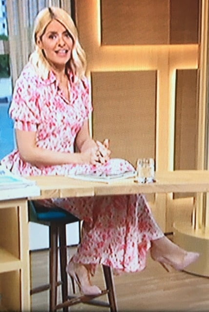 Piedi e tacco fetish- holly willoughby
 #90290244