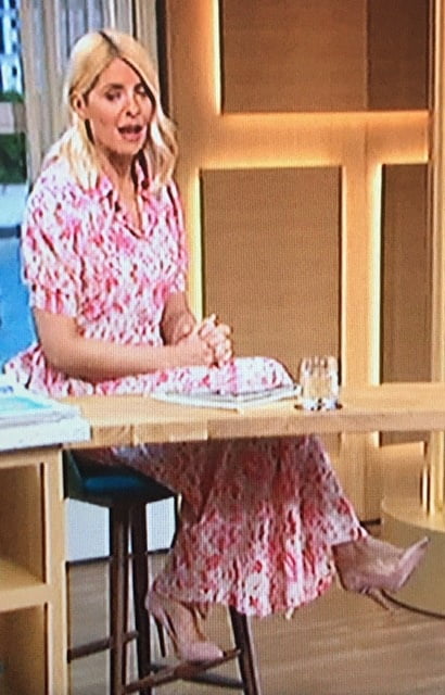 Fetiche de pies y tacones- holly willoughby
 #90290287