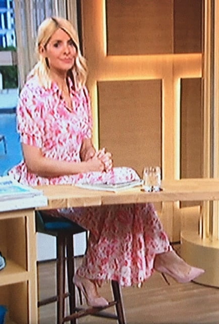 Fetiche de pies y tacones- holly willoughby
 #90290290