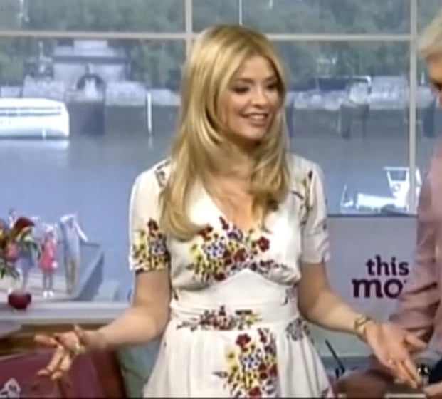 Piedi e tacco fetish- holly willoughby
 #90290356