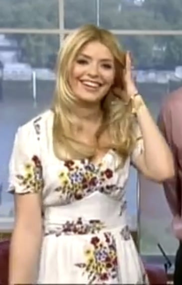 Piedi e tacco fetish- holly willoughby
 #90290379