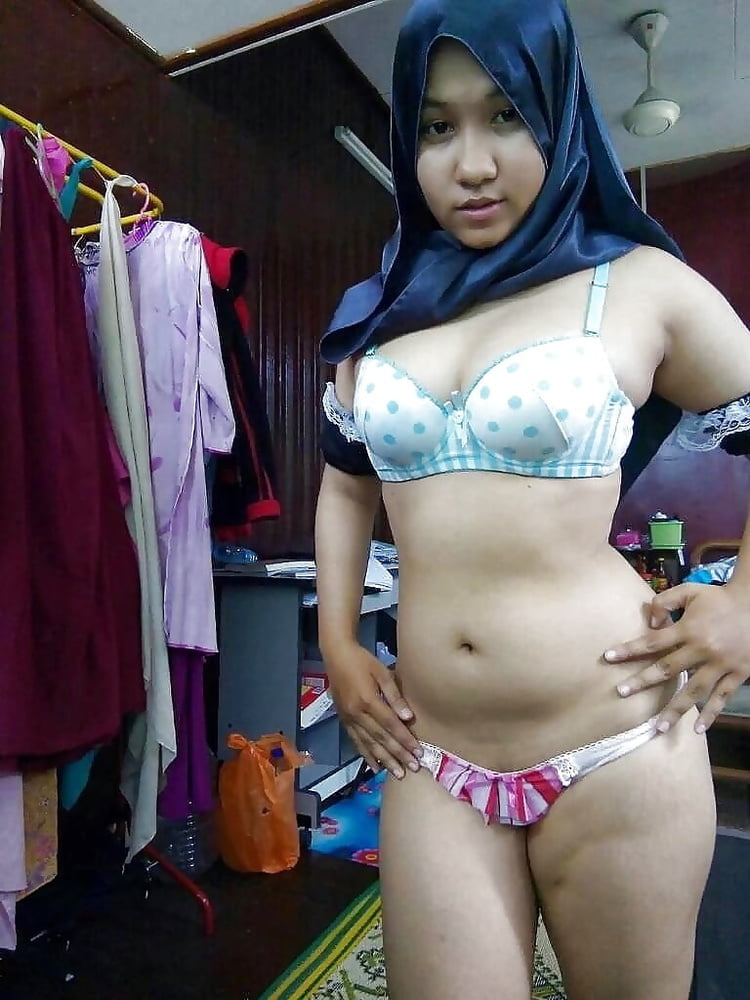 Malaysisches Hijab-Mädchen 1
 #99860818