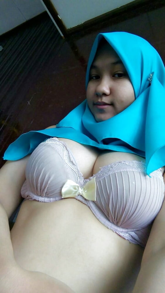 Malaysisches Hijab-Mädchen 1
 #99860832