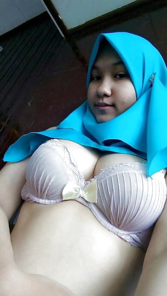 Malaysisches Hijab-Mädchen 1
 #99860860