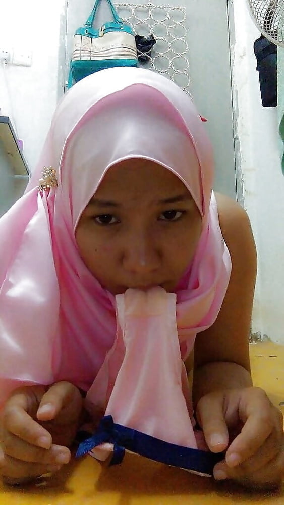 Malaysisches Hijab-Mädchen 1
 #99860867