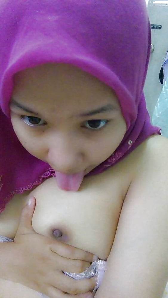 Malaysisches Hijab-Mädchen 1
 #99860871