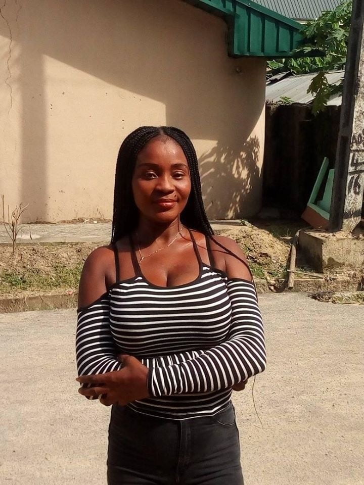 Ella aus nigeria entblößt große Titten
 #94299190