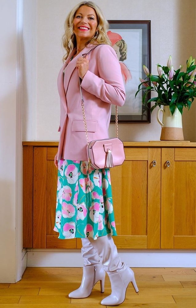 Insta milfs & gilfs con botas no.25
 #101488142