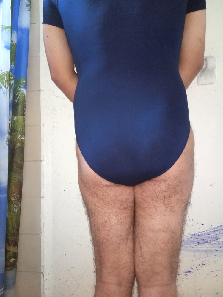 女性の青いレオタード
 #87663456