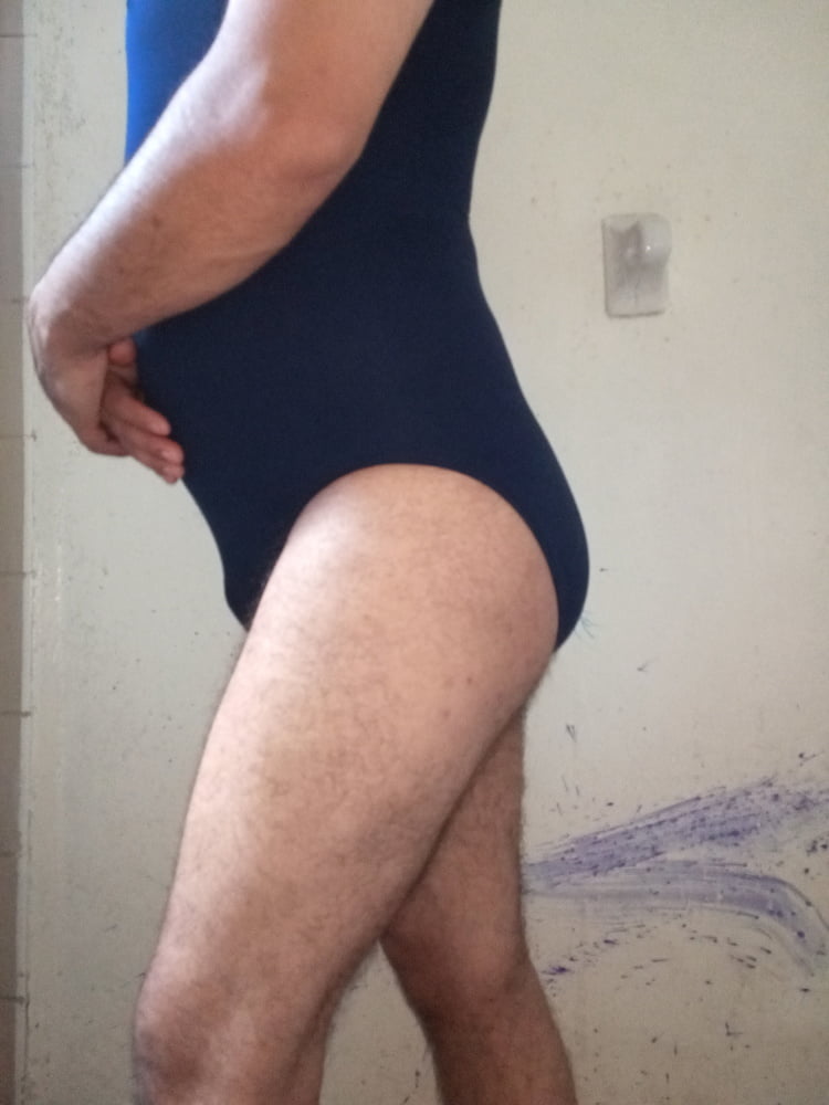 女性の青いレオタード
 #87663459