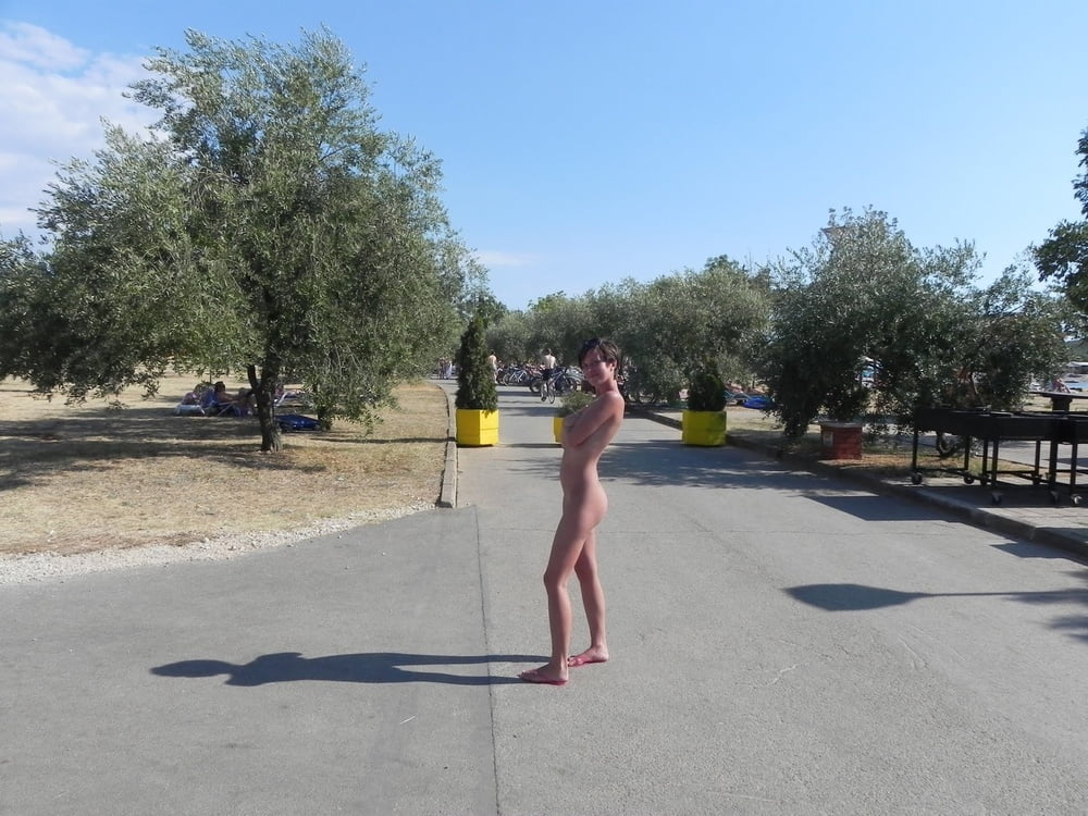 Russischer Nudist
 #104732360