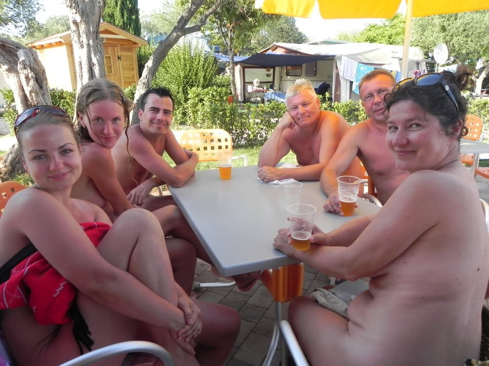 Russischer Nudist
 #104732430