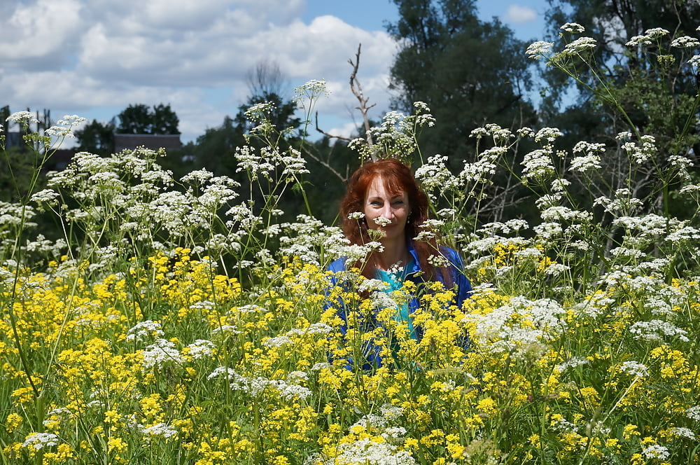 Mi esposa en flores blancas (cerca de Moscú)
 #106738508