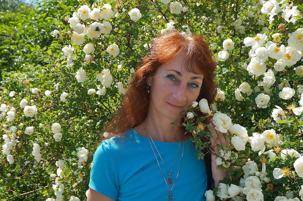 Mi esposa en flores blancas (cerca de Moscú)
 #106738514