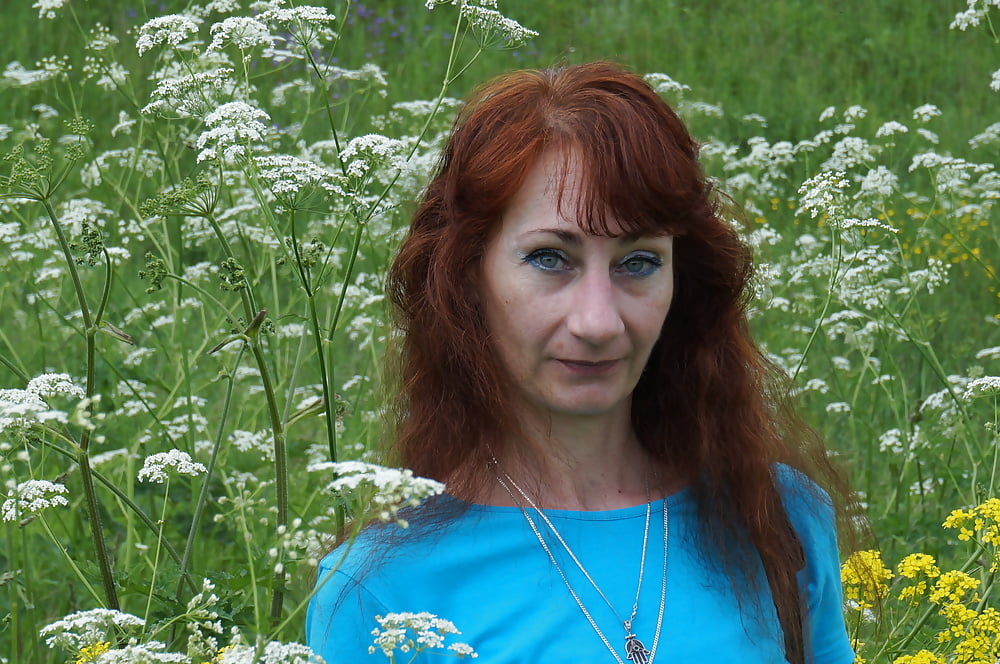 Mi esposa en flores blancas (cerca de Moscú)
 #106738571