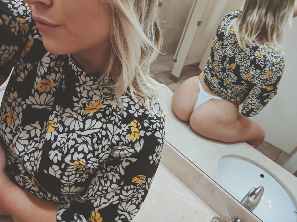 シンクの上のお尻
 #102104702