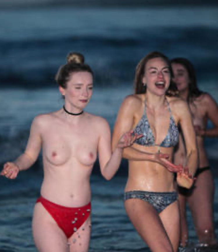 セントアンドリュースのスキニーディップ
 #92400888