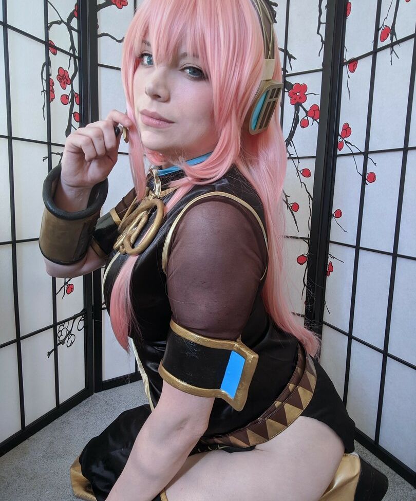 Dera Megurine nackt #108328050