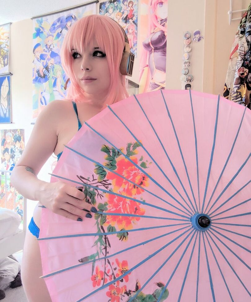 Dera Megurine nackt #108328060