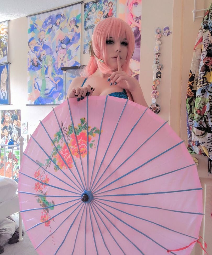 Dera Megurine nackt #108328067