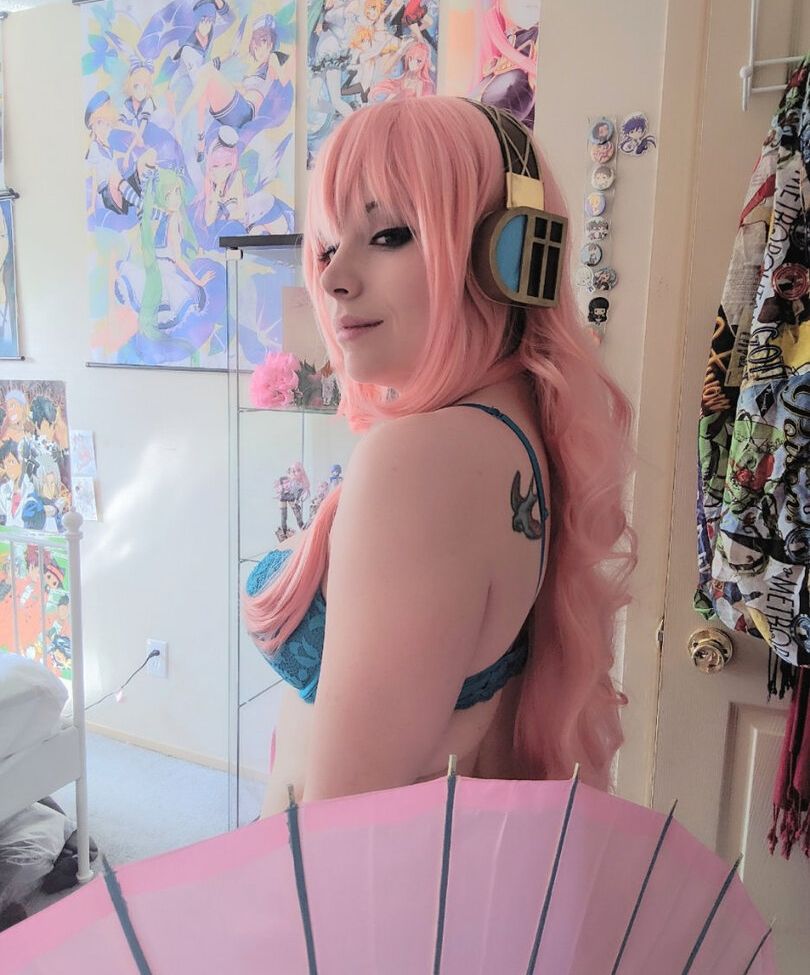 Dera Megurine nackt #108328068