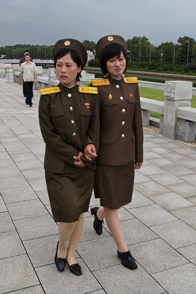 Heiße nordkoreanische Mädchen!
 #91042317