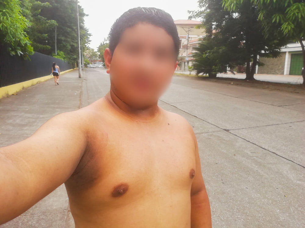 Mis Pezones a la Vista en la Ciudad - Tetillas de Macho 01 #106960612