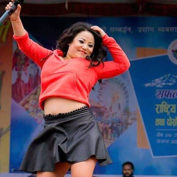 Nepali geile Sängerin heiße Pixs
 #98239112