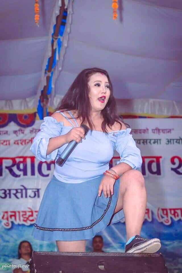 Nepali geile Sängerin heiße Pixs
 #98239115