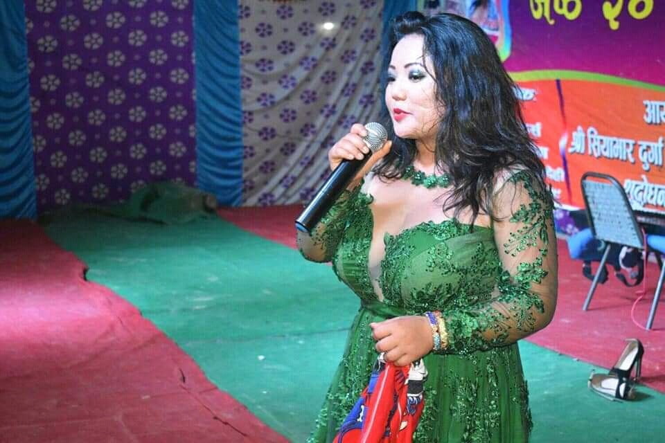 Nepali geile Sängerin heiße Pixs
 #98239127