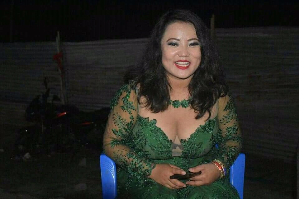 Nepali geile Sängerin heiße Pixs
 #98239131