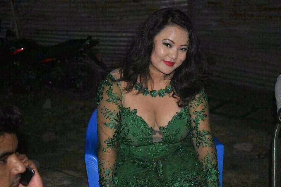 Nepali geile Sängerin heiße Pixs
 #98239134