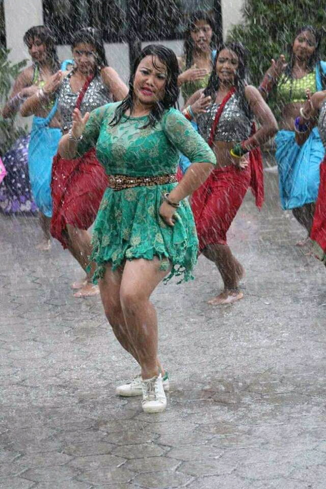 Nepali geile Sängerin heiße Pixs
 #98239149