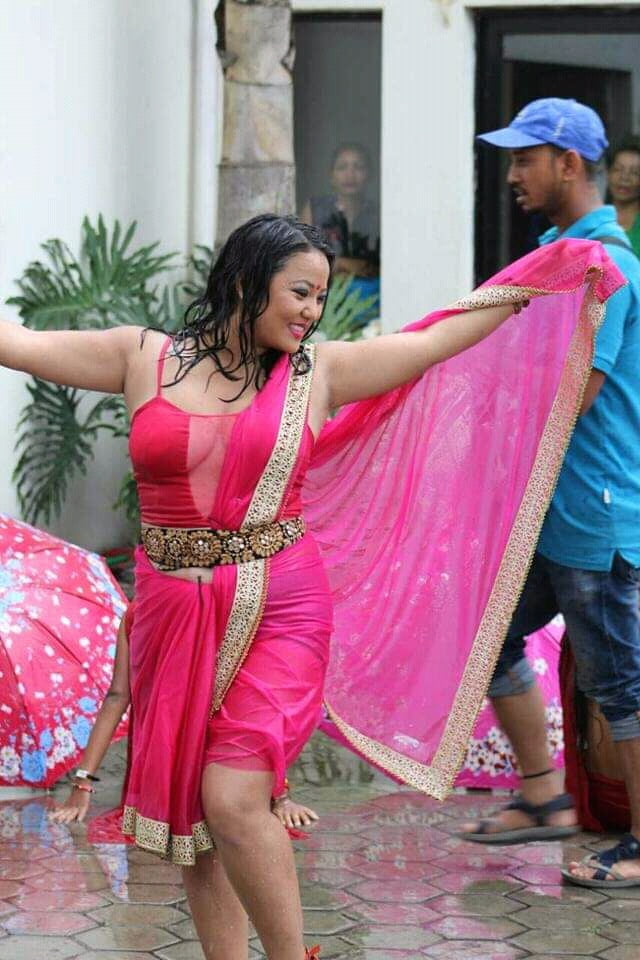 Nepali geile Sängerin heiße Pixs
 #98239152