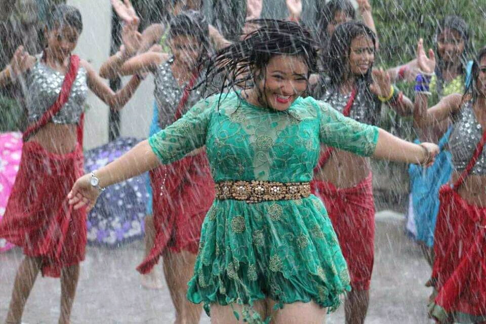 Nepali geile Sängerin heiße Pixs
 #98239155