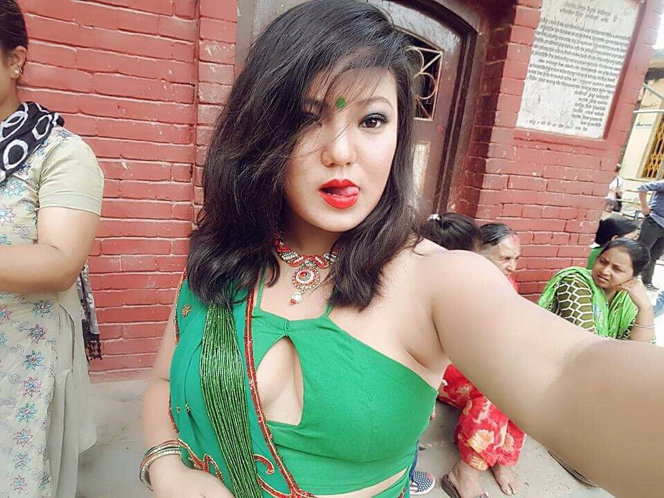 Nepali geile Sängerin heiße Pixs
 #98239158