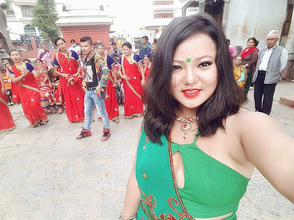 Nepali geile Sängerin heiße Pixs
 #98239164