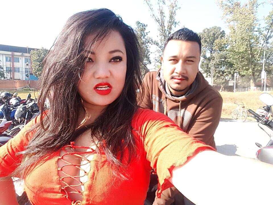 Nepali geile Sängerin heiße Pixs
 #98239181