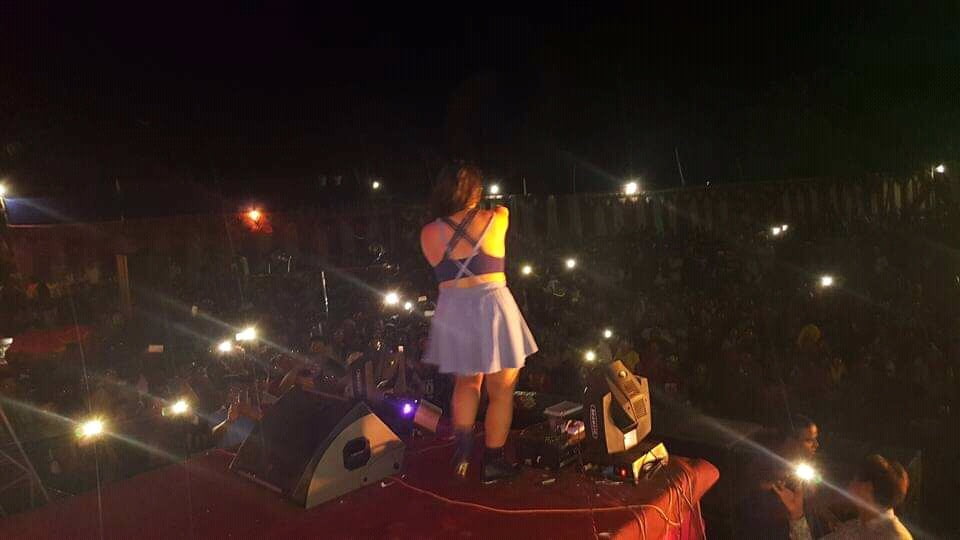 Nepali geile Sängerin heiße Pixs
 #98239205