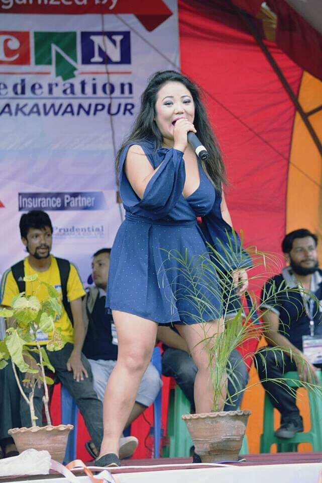 Nepali geile Sängerin heiße Pixs
 #98239222