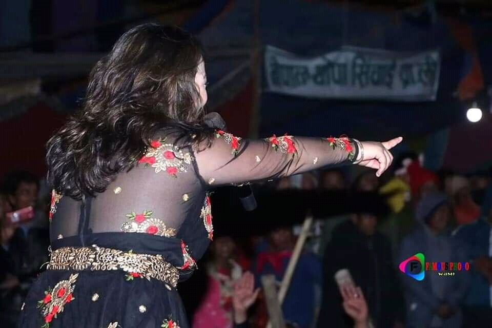 Nepali geile Sängerin heiße Pixs
 #98239249