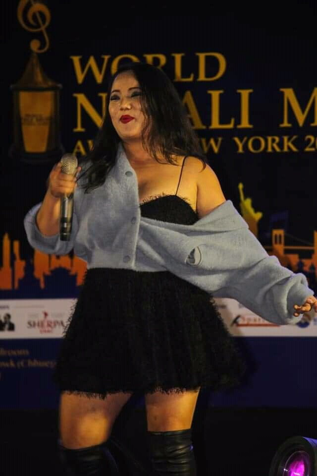 Nepali geile Sängerin heiße Pixs
 #98239251