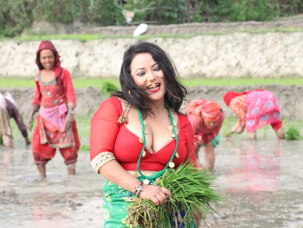 Nepali geile Sängerin heiße Pixs
 #98239259